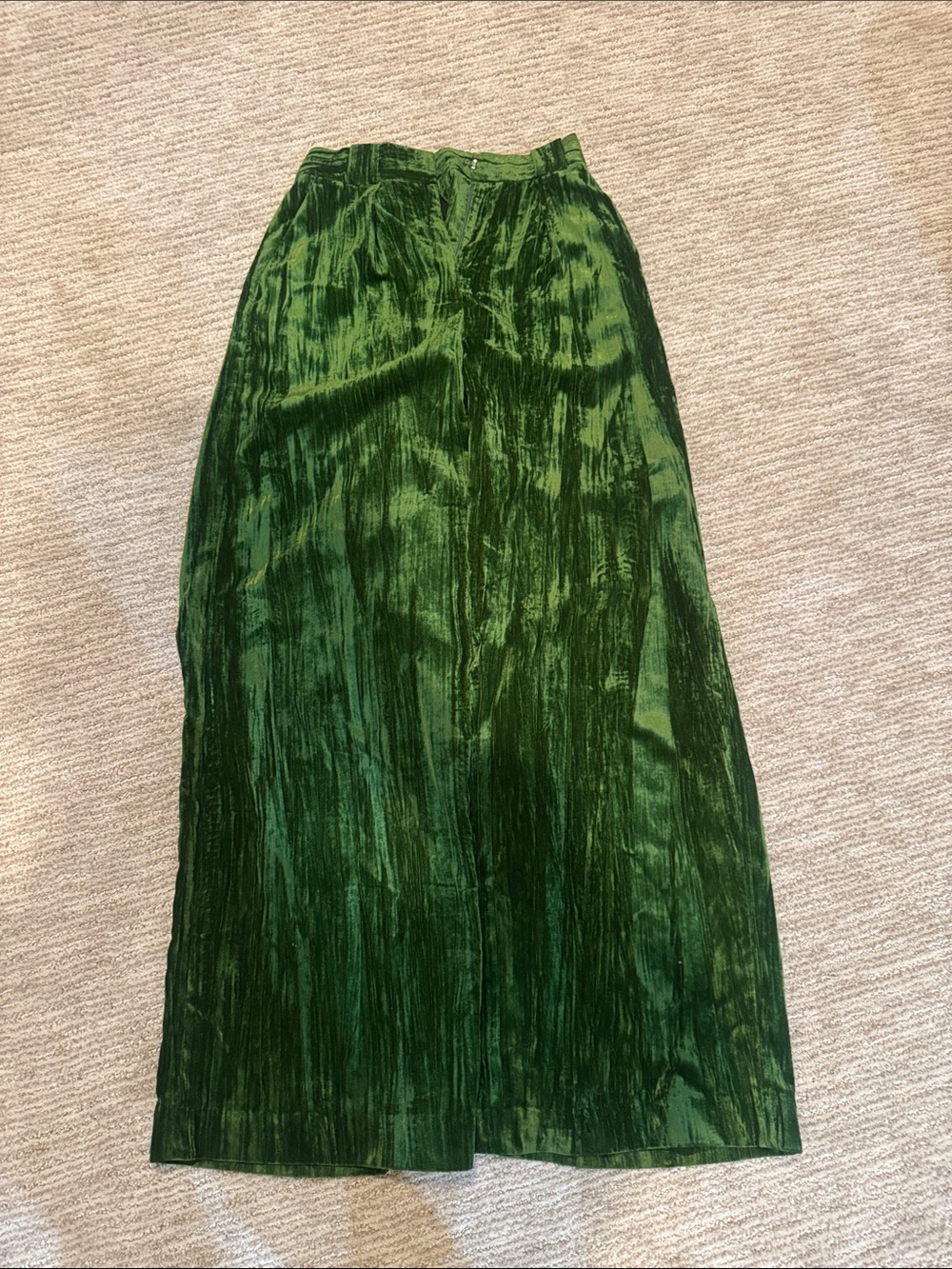 NBD Crinkled Velvet Pleated Trousers in Juniper Green - Picture 2 of 4